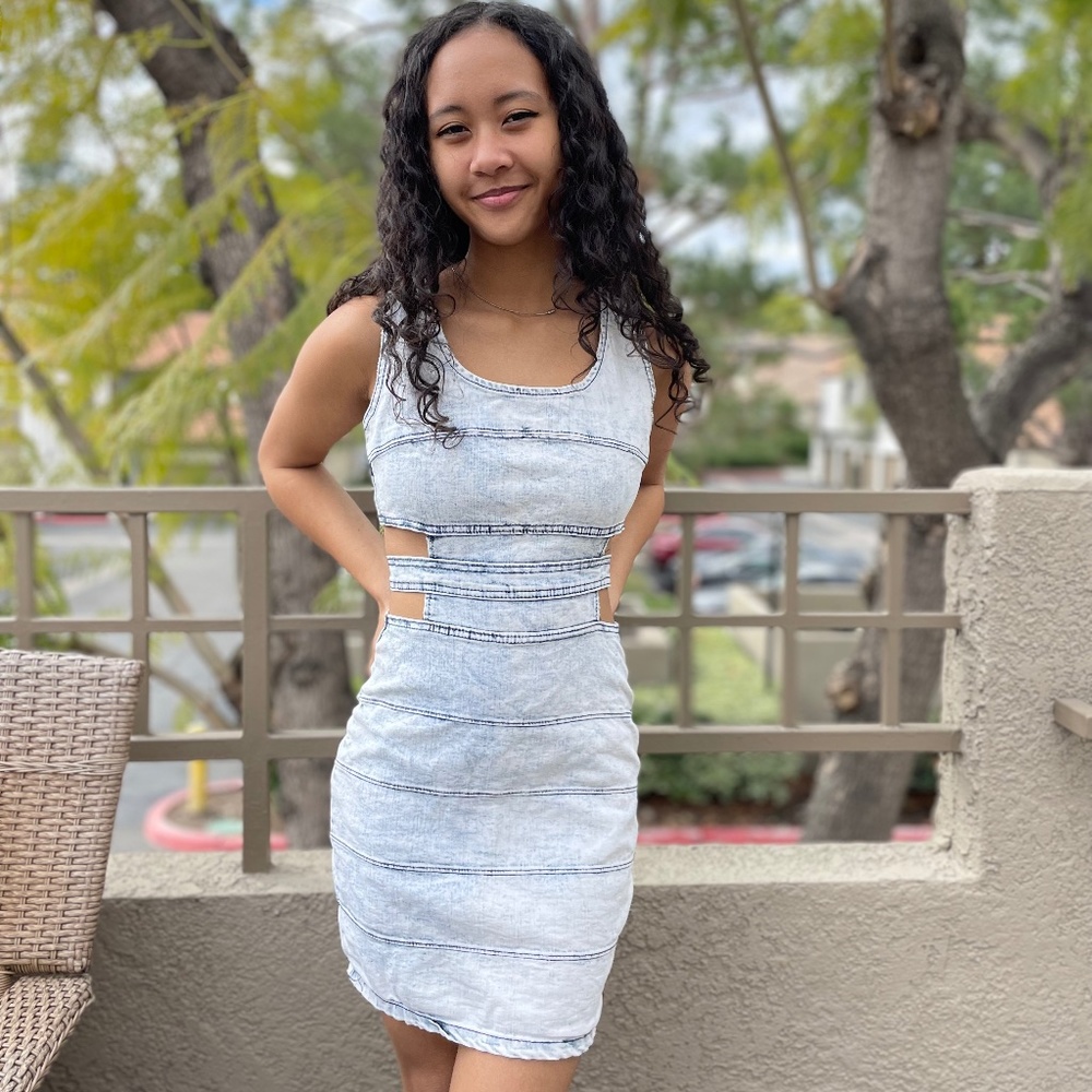 Acid wash denim body-con dress cutout